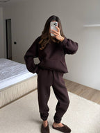 Šokoladinis pašiltintas laisvalaikio komplektas su gobtuvu „Chocolate Oversize Hoodie Lounge Set“