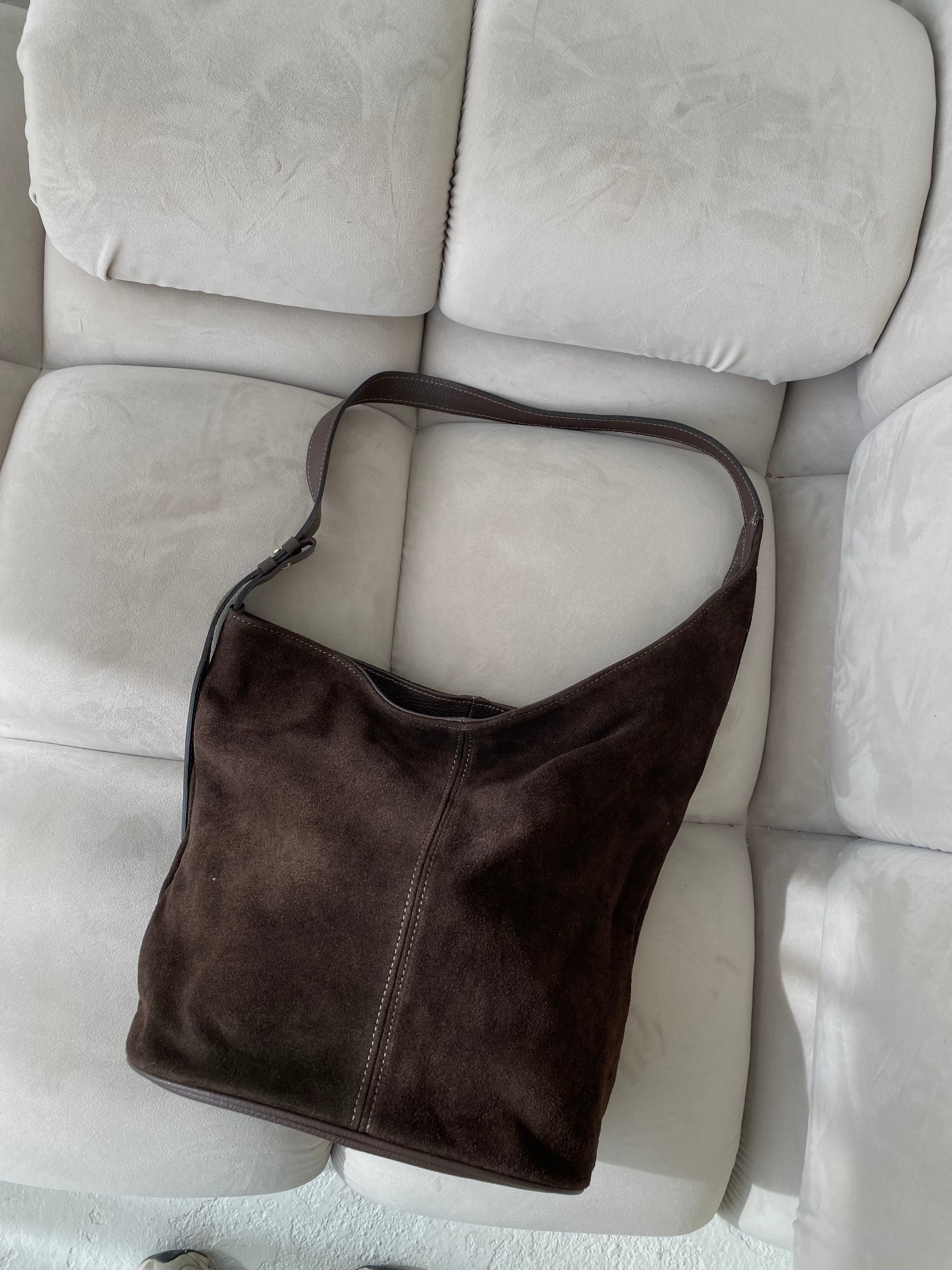 Šokoladinė netaisyklingos formos verstos odos rankinė „Aveline Suede Bag“