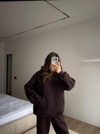 Šokoladinis pašiltintas laisvalaikio komplektas su gobtuvu „Chocolate Oversize Hoodie Lounge Set“