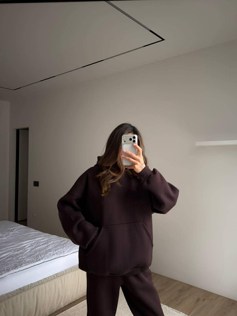 Šokoladinis pašiltintas laisvalaikio komplektas su gobtuvu „Chocolate Oversize Hoodie Lounge Set“