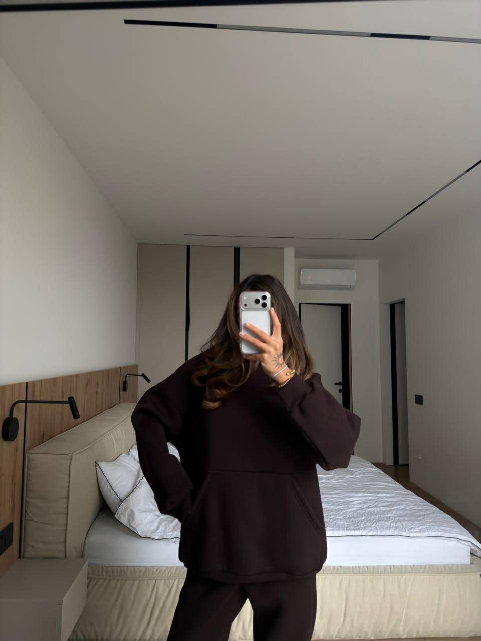 Šokoladinis pašiltintas laisvalaikio komplektas su gobtuvu „Chocolate Oversize Hoodie Lounge Set“