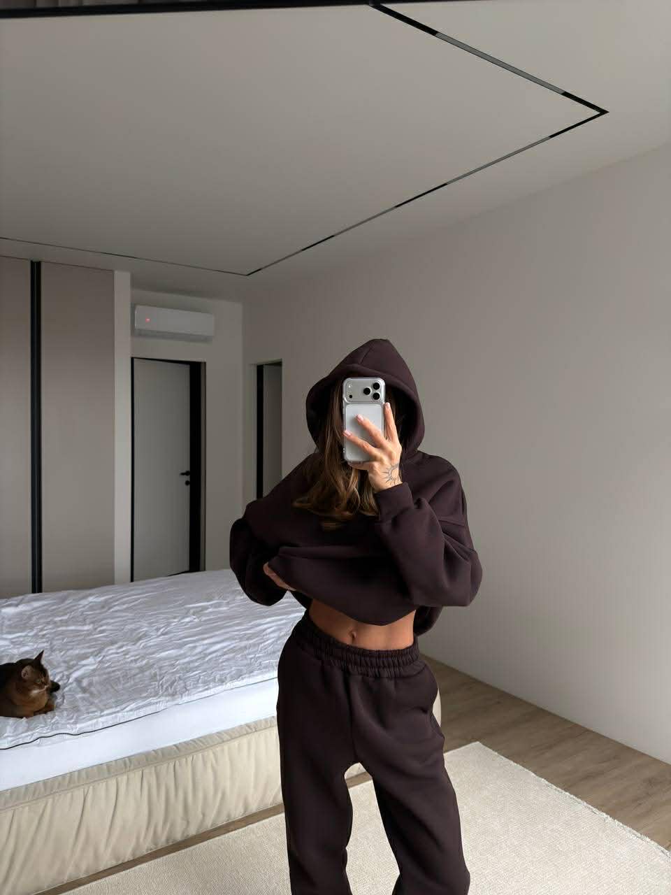 Šokoladinis pašiltintas laisvalaikio komplektas su gobtuvu „Chocolate Oversize Hoodie Lounge Set“