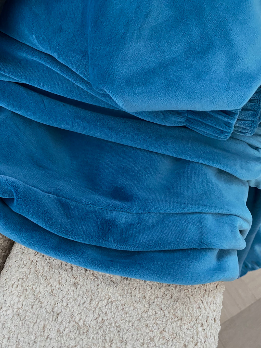 Elektrinės spalvos veliūrinis laisvalaikio komplektas „Deep Blue Velvet Comfort Set“