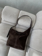 Šokoladinė netaisyklingos formos verstos odos rankinė „Aveline Suede Bag“