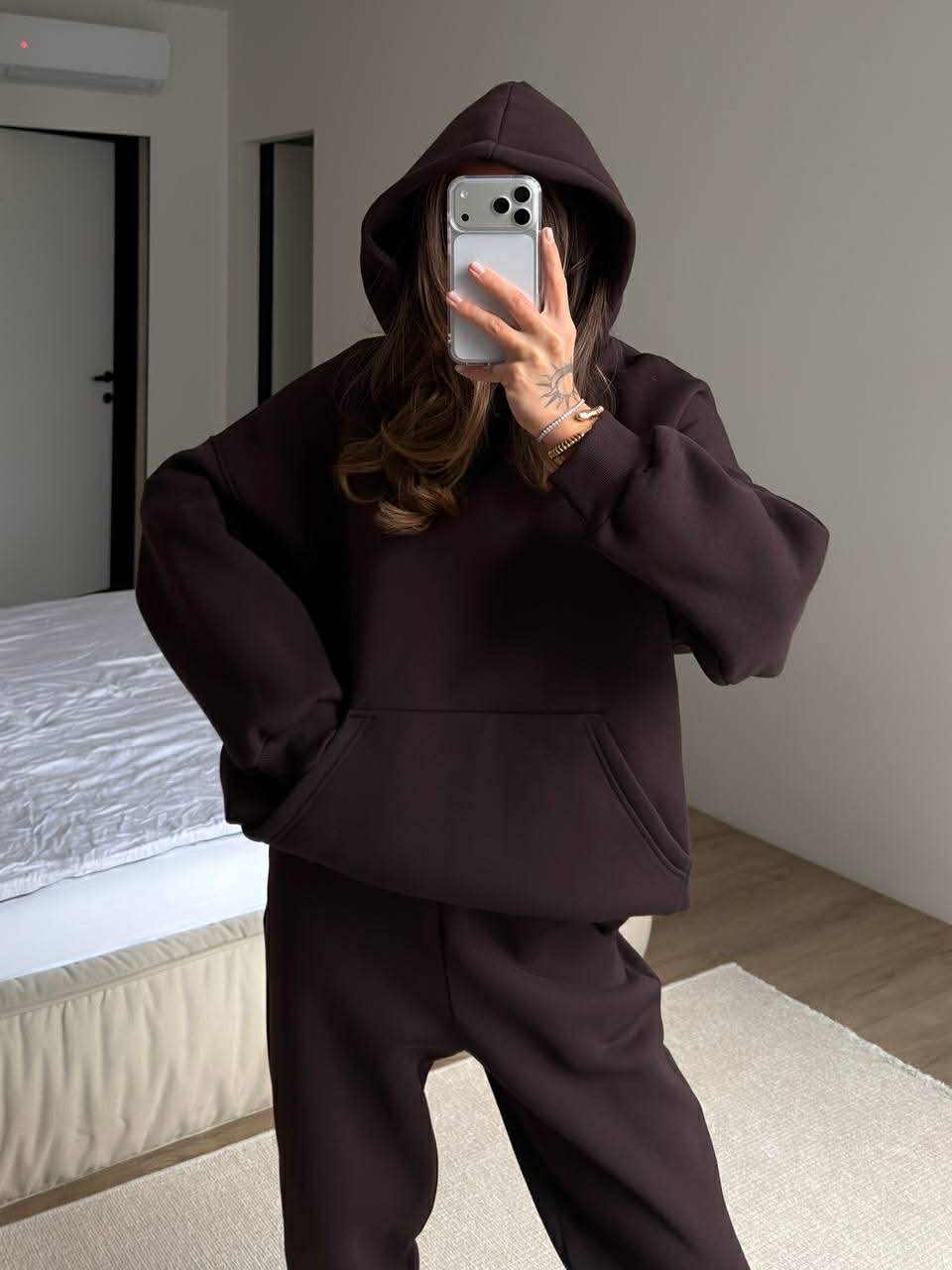 Šokoladinis pašiltintas laisvalaikio komplektas su gobtuvu „Chocolate Oversize Hoodie Lounge Set“