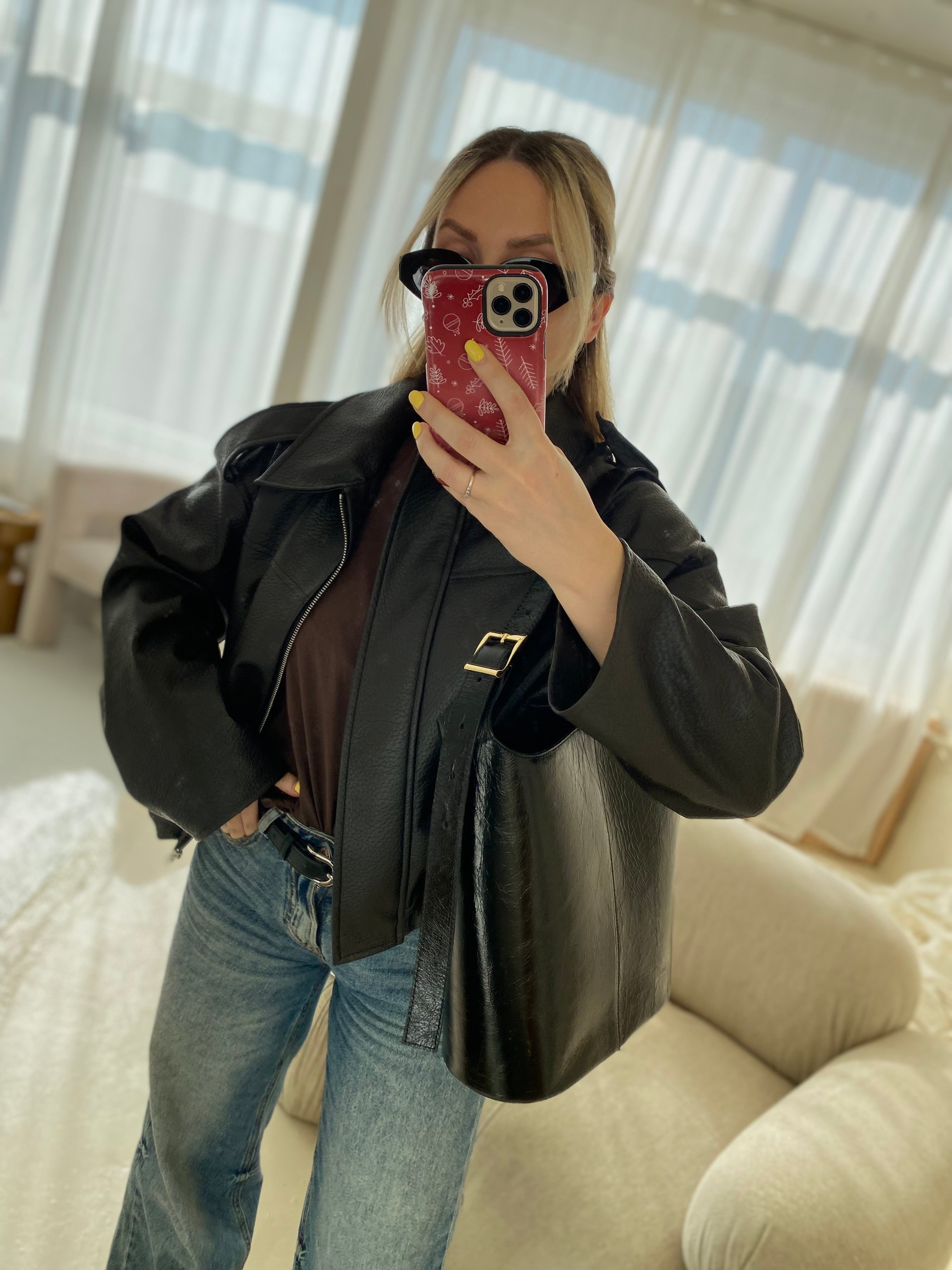 Juoda išskirtinės formos natūralios odos rankinė „Orlina Sculpt Bag“