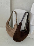 Mocha spalvos verstos odos rankinė „Elara Suede Boho Bag“