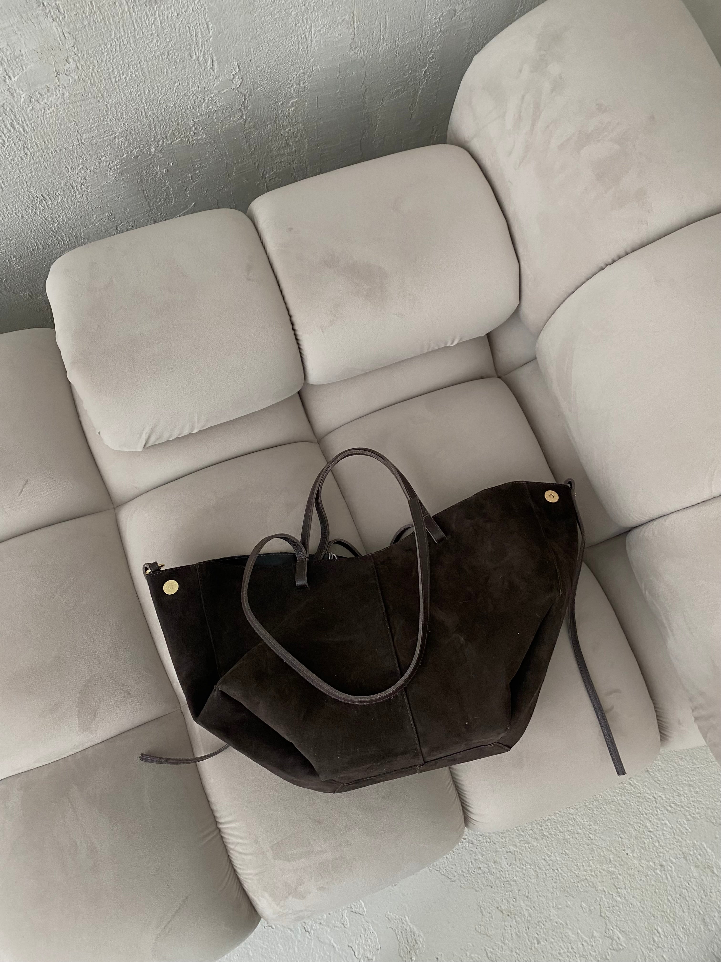 PREORDER: Natūralios verstos odos rankinė “Suede Classic Bag”