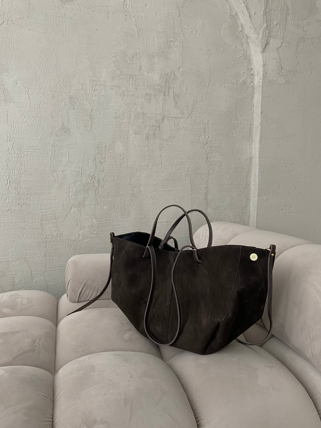 PREORDER: Natūralios verstos odos rankinė “Suede Classic Bag”