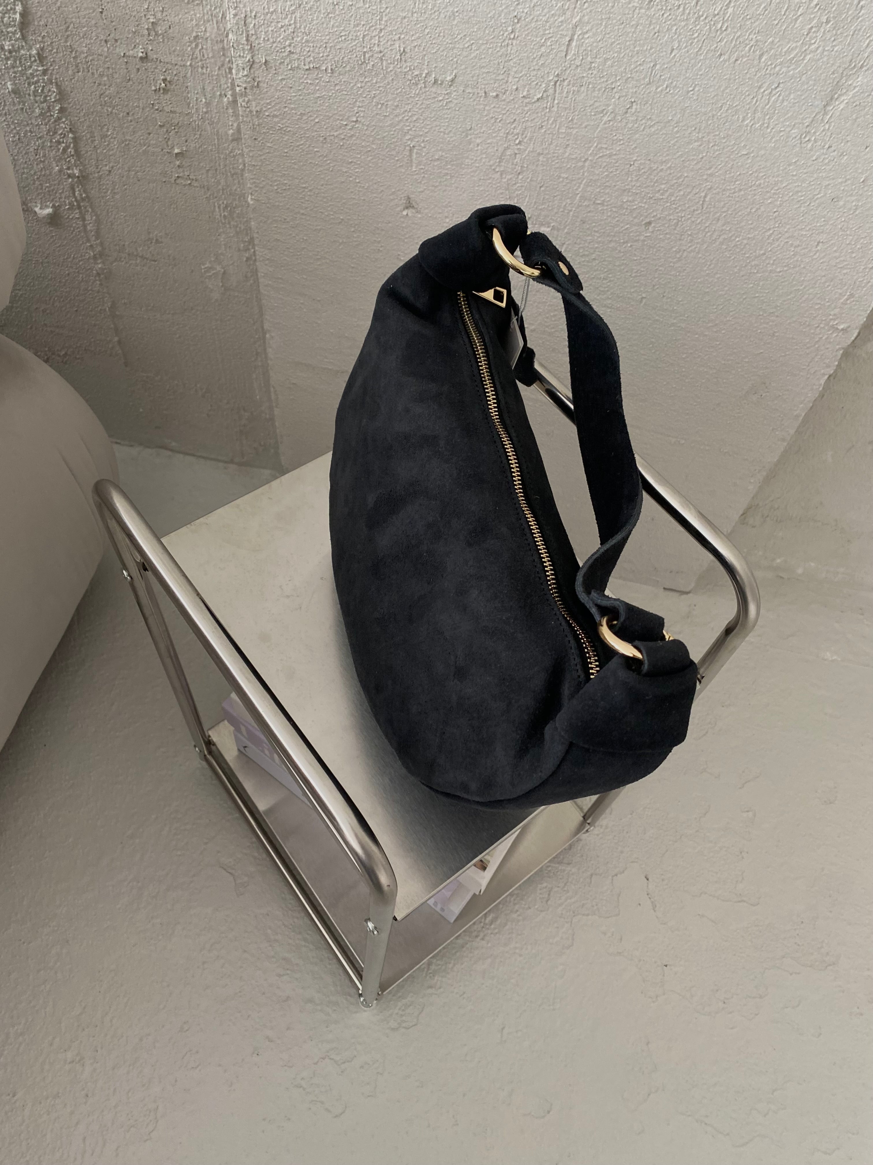 Natūralios verstos odos rankinė „Oli Black“