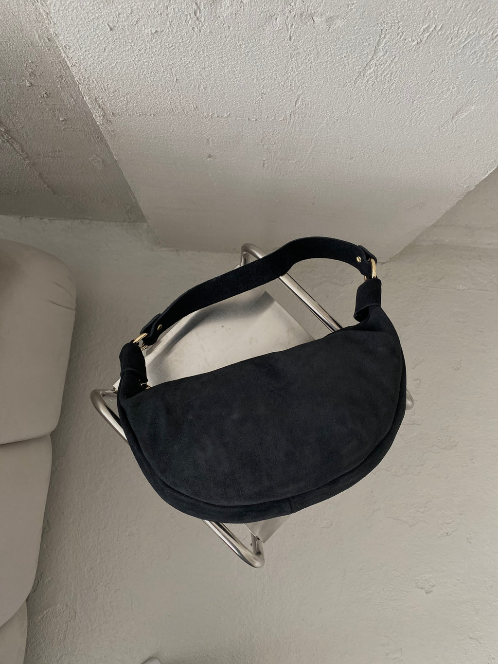 Natūralios verstos odos rankinė „Oli Black“