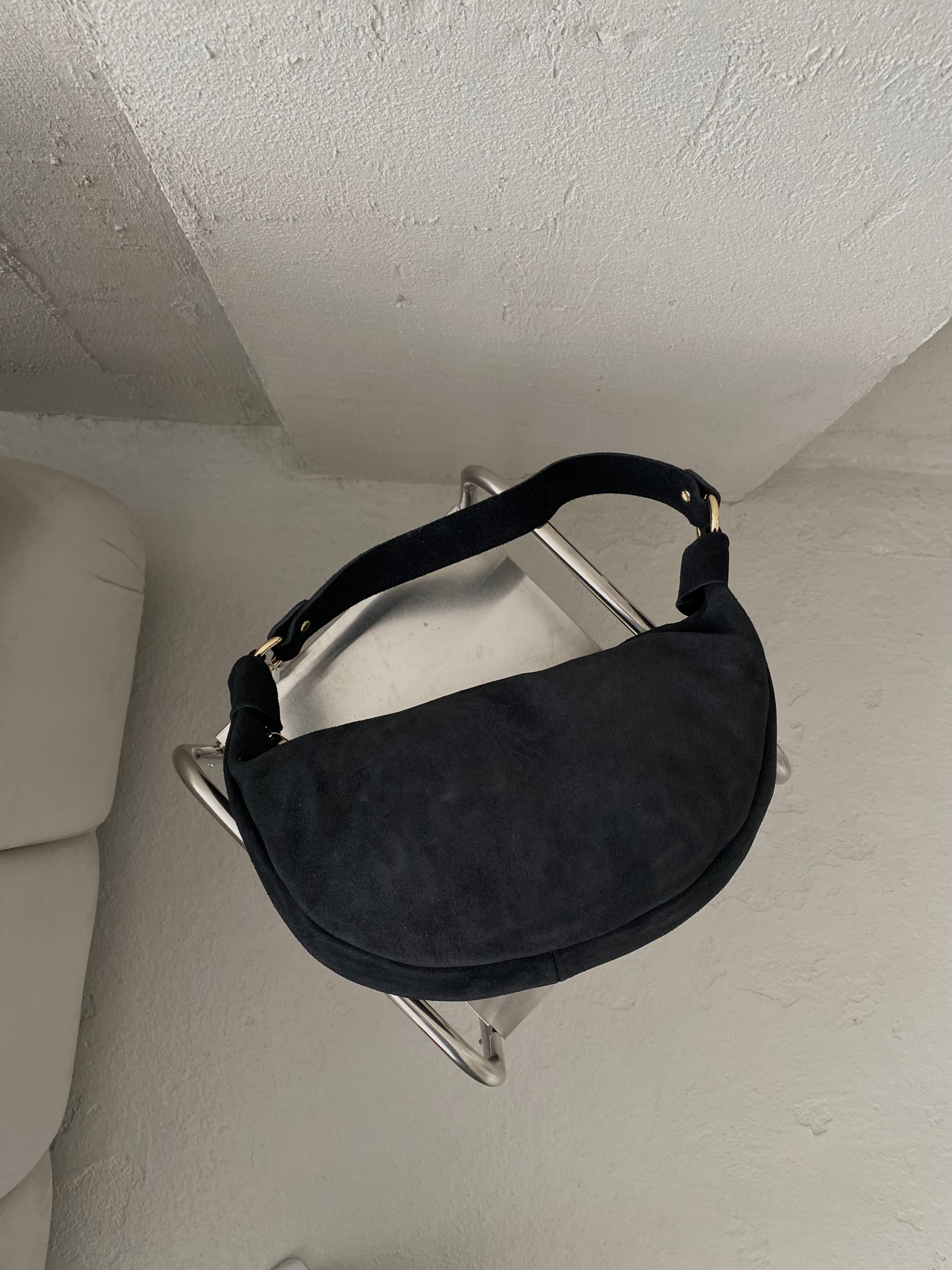 Natūralios verstos odos rankinė „Oli Black“