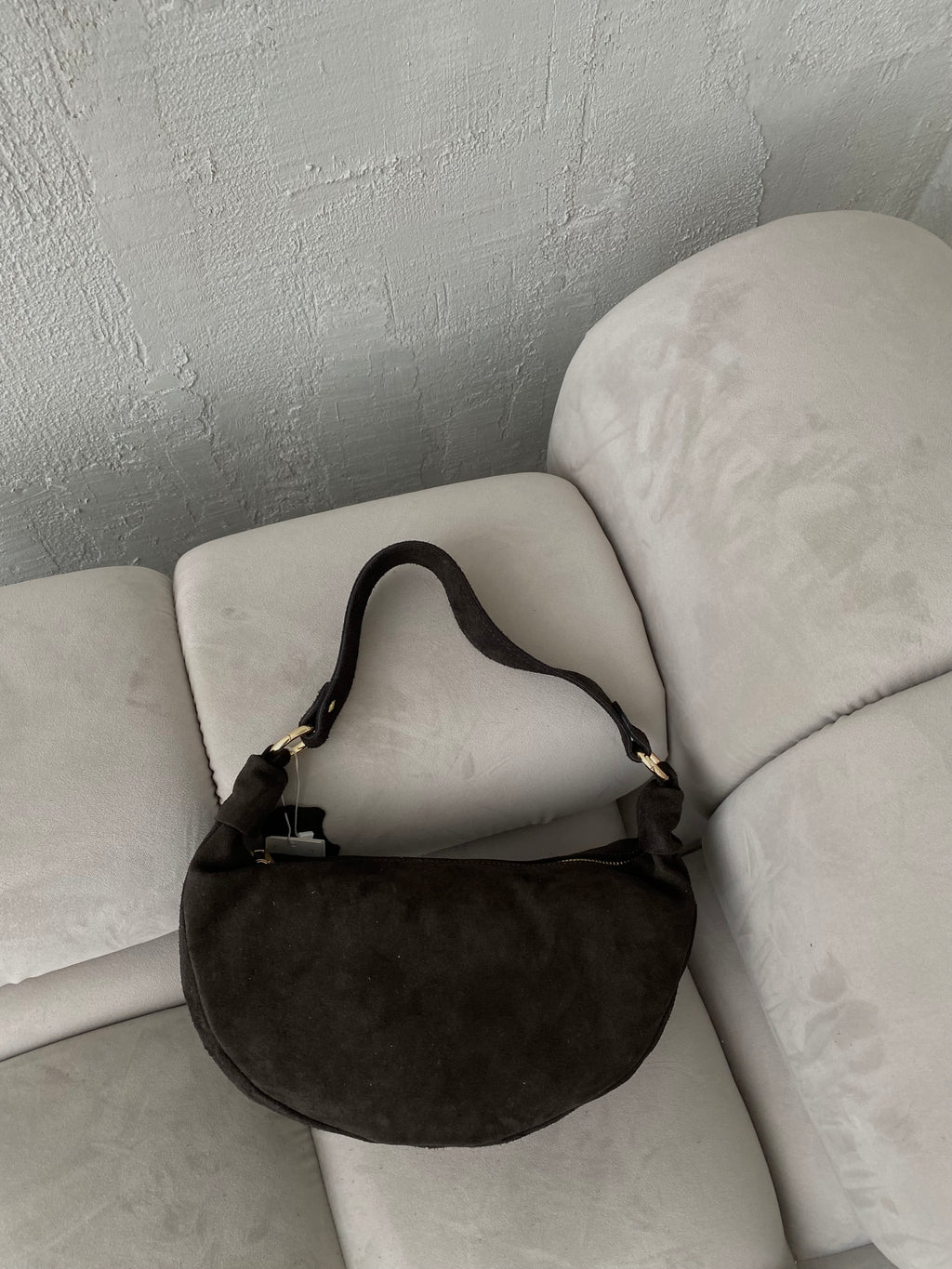 Natūralios verstos odos rankinė „Oli Black“