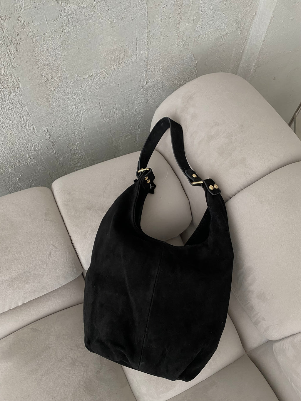 Natūralios verstos odos rankinė „Mila Black“