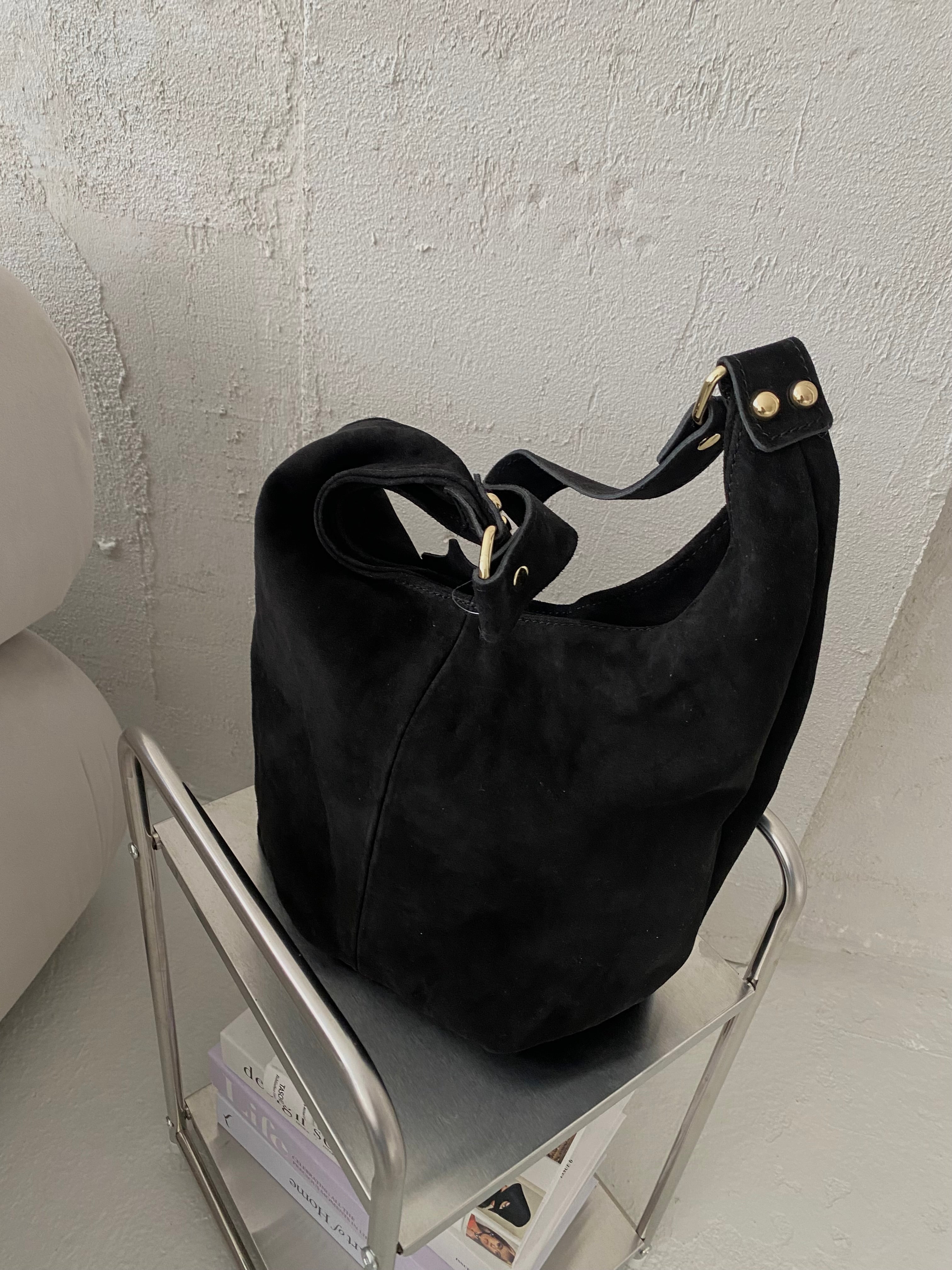 Natūralios verstos odos rankinė „Mila Black“