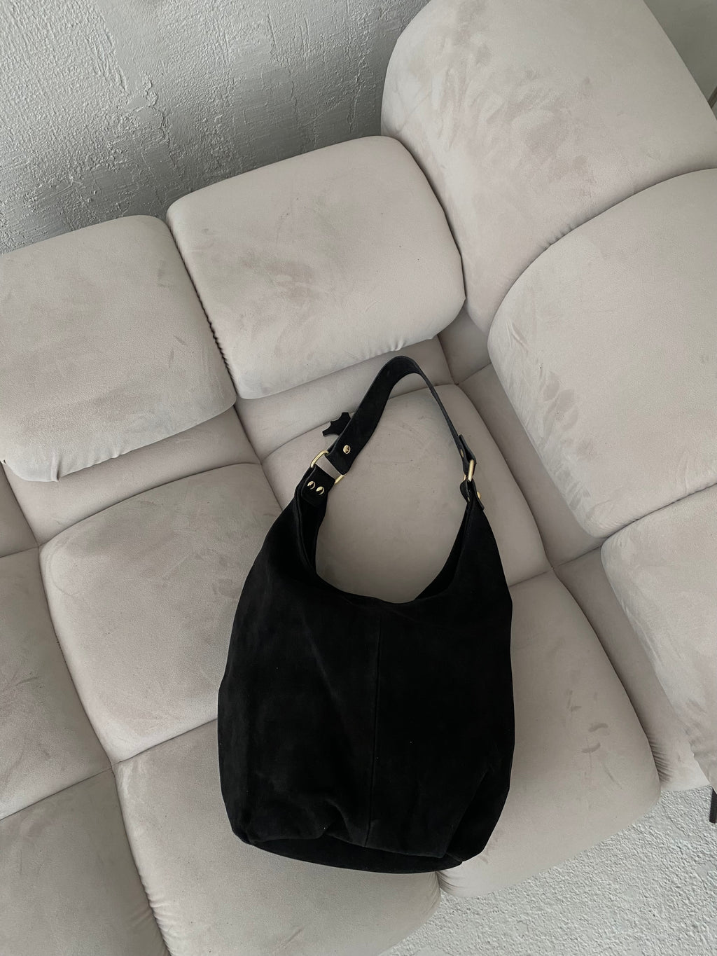 Natūralios verstos odos rankinė „Mila Black“