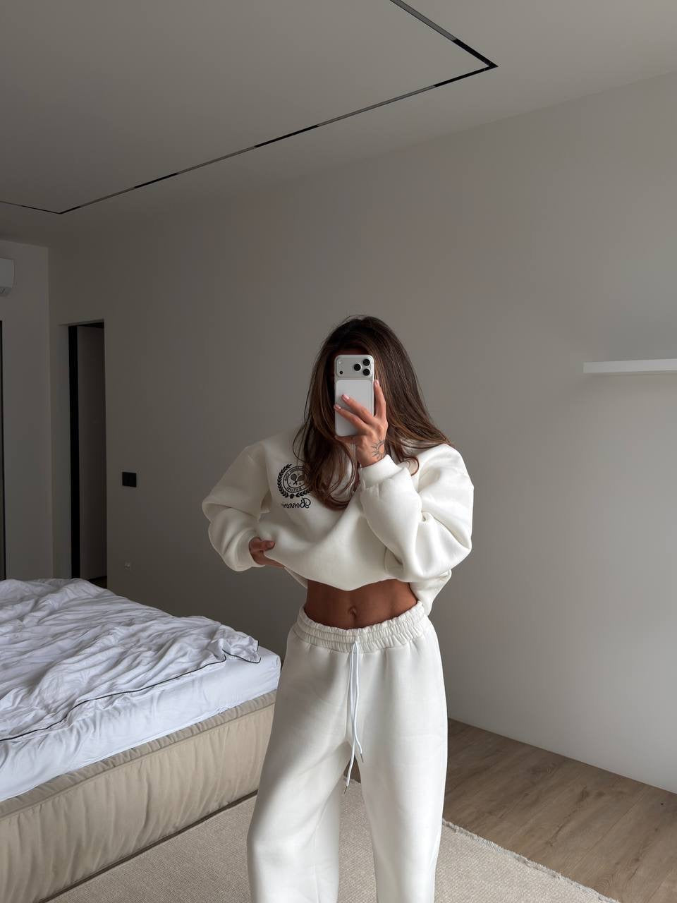 Baltas pašiltintas laisvalaikio komplektas „Bonneriee Athletic Club“