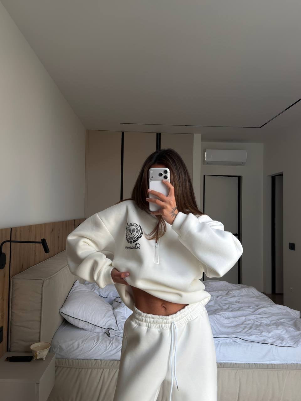 Baltas pašiltintas laisvalaikio komplektas „Bonneriee Athletic Club“