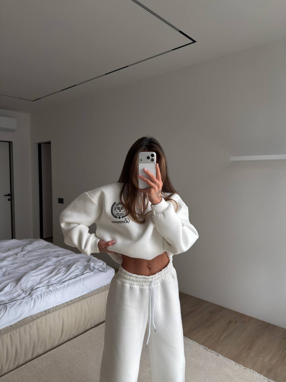 Baltas pašiltintas laisvalaikio komplektas „Bonneriee Athletic Club“