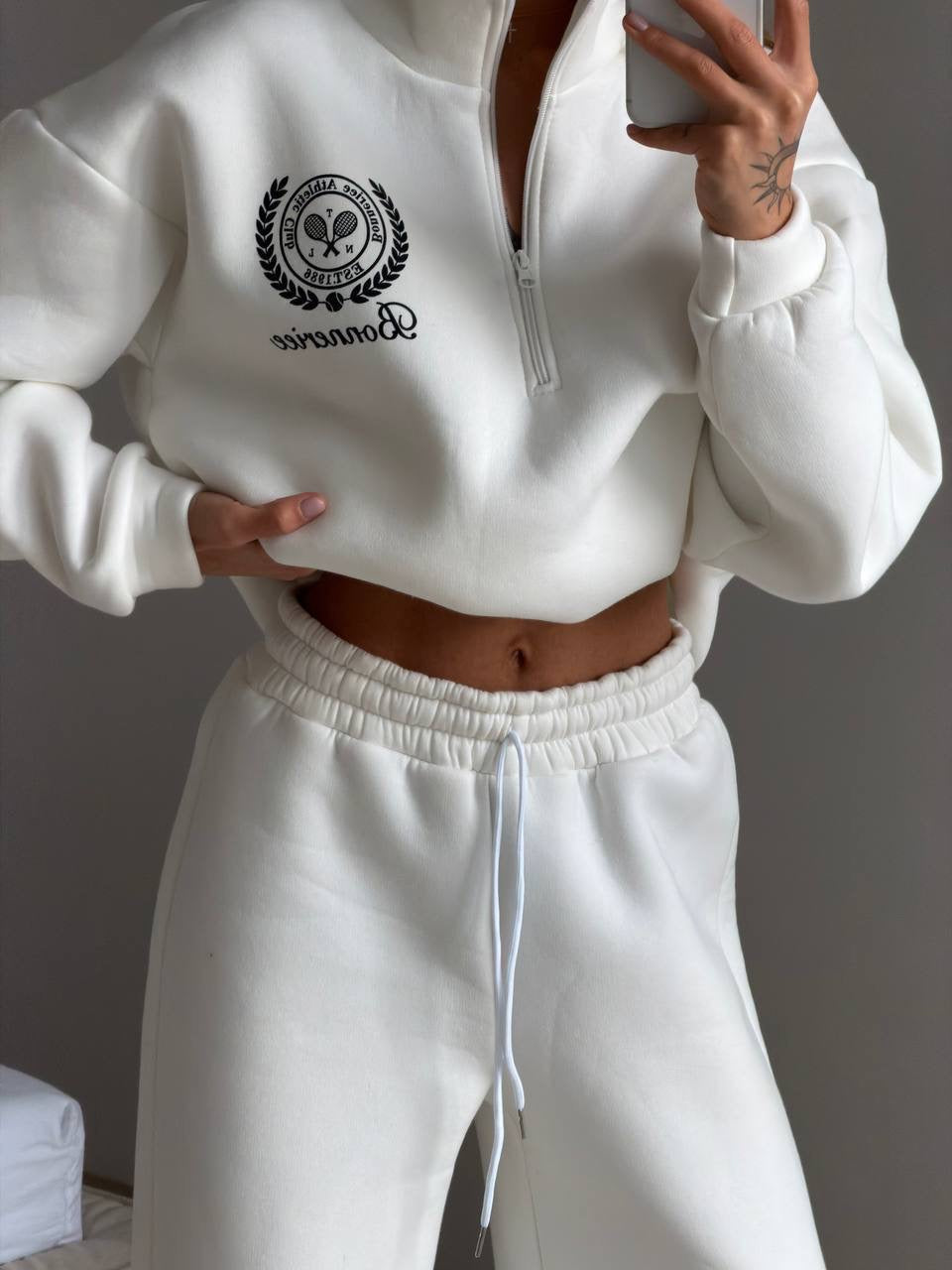 Baltas pašiltintas laisvalaikio komplektas „Bonneriee Athletic Club“