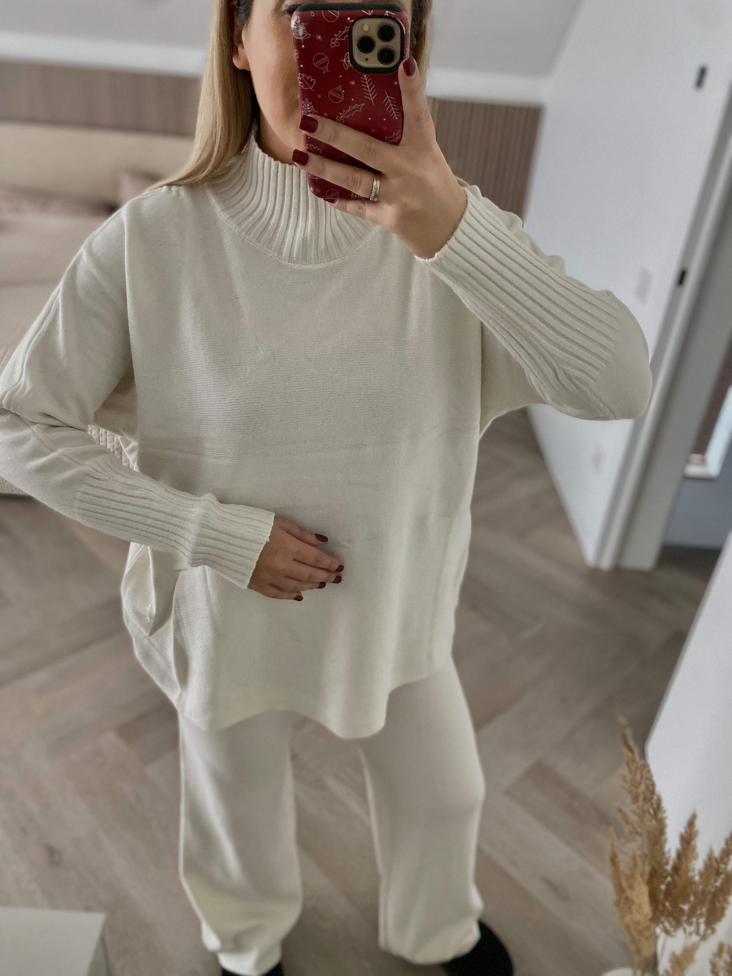 Baltas megztas laisvalaikio kostiumėlis “White Knit Lounge Set”