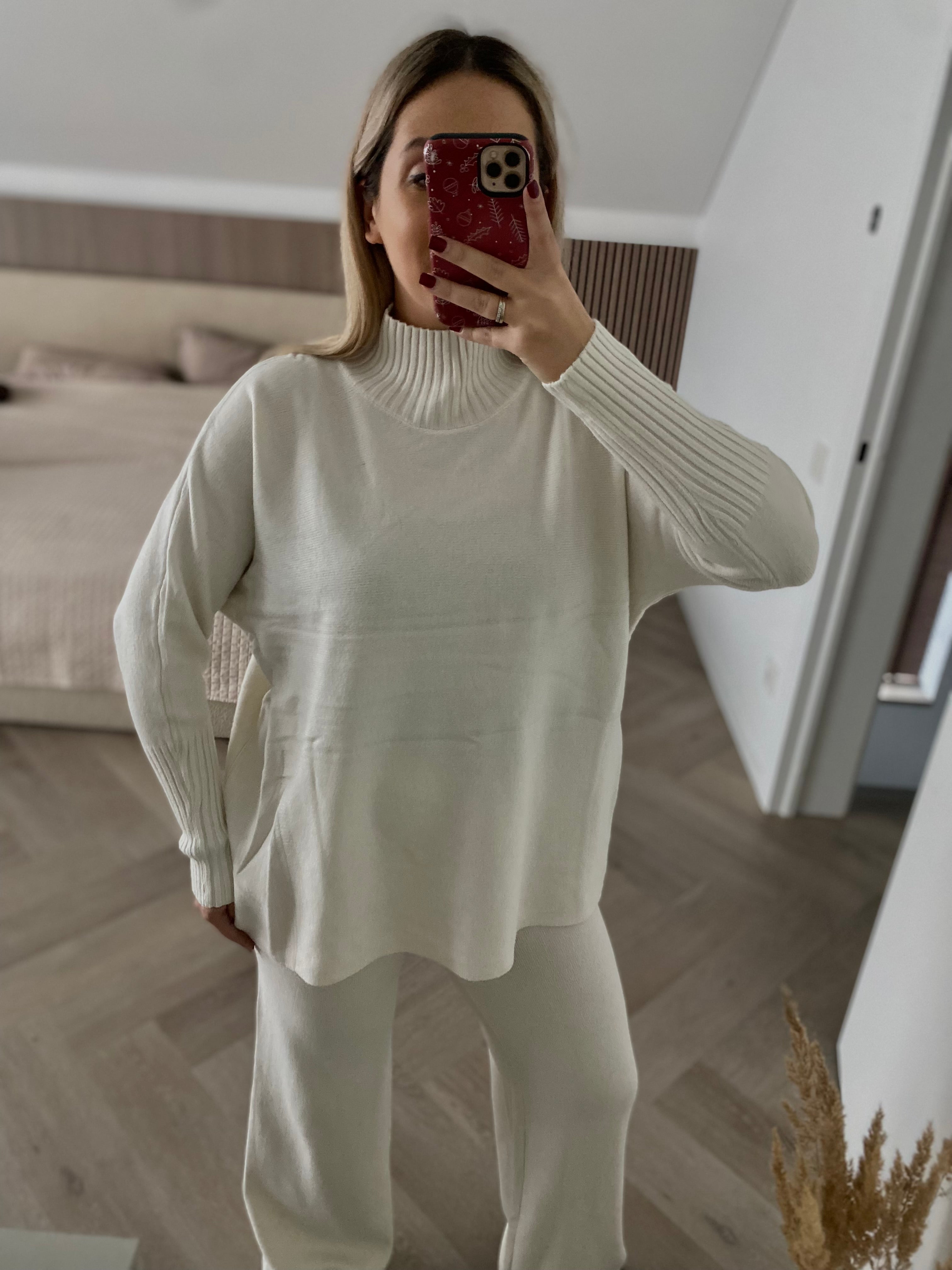 Baltas megztas laisvalaikio kostiumėlis “White Knit Lounge Set”