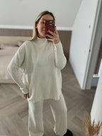 Baltas megztas laisvalaikio kostiumėlis “White Knit Lounge Set”