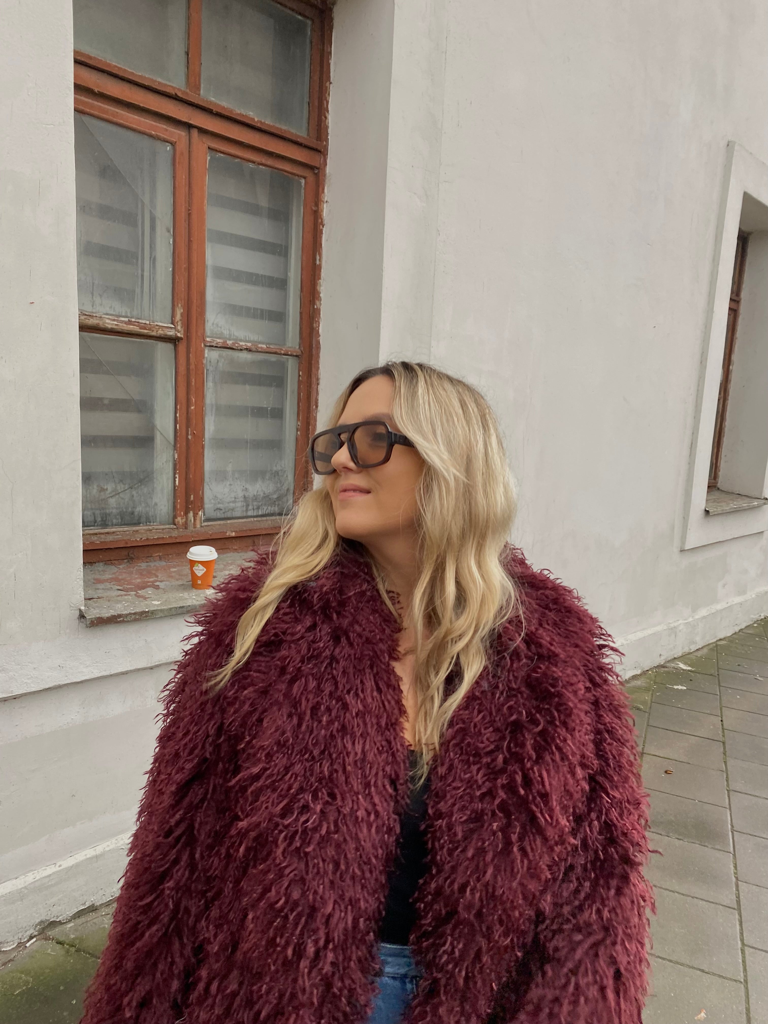 Dirbtiniai lamos kailiniai “Burgundy Dream”