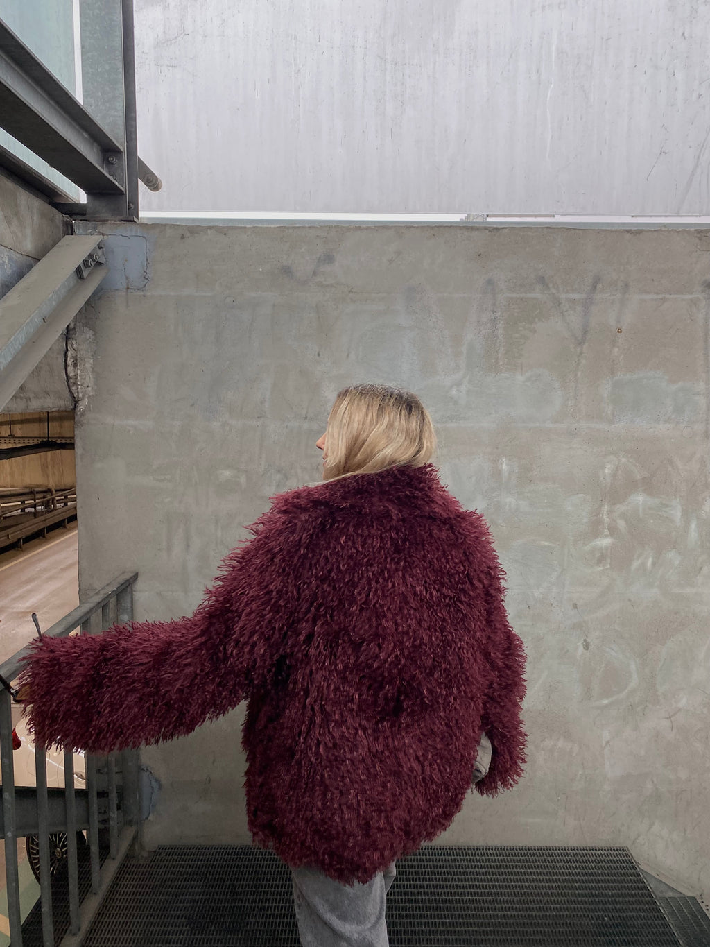 Dirbtiniai lamos kailiniai “Burgundy Dream”