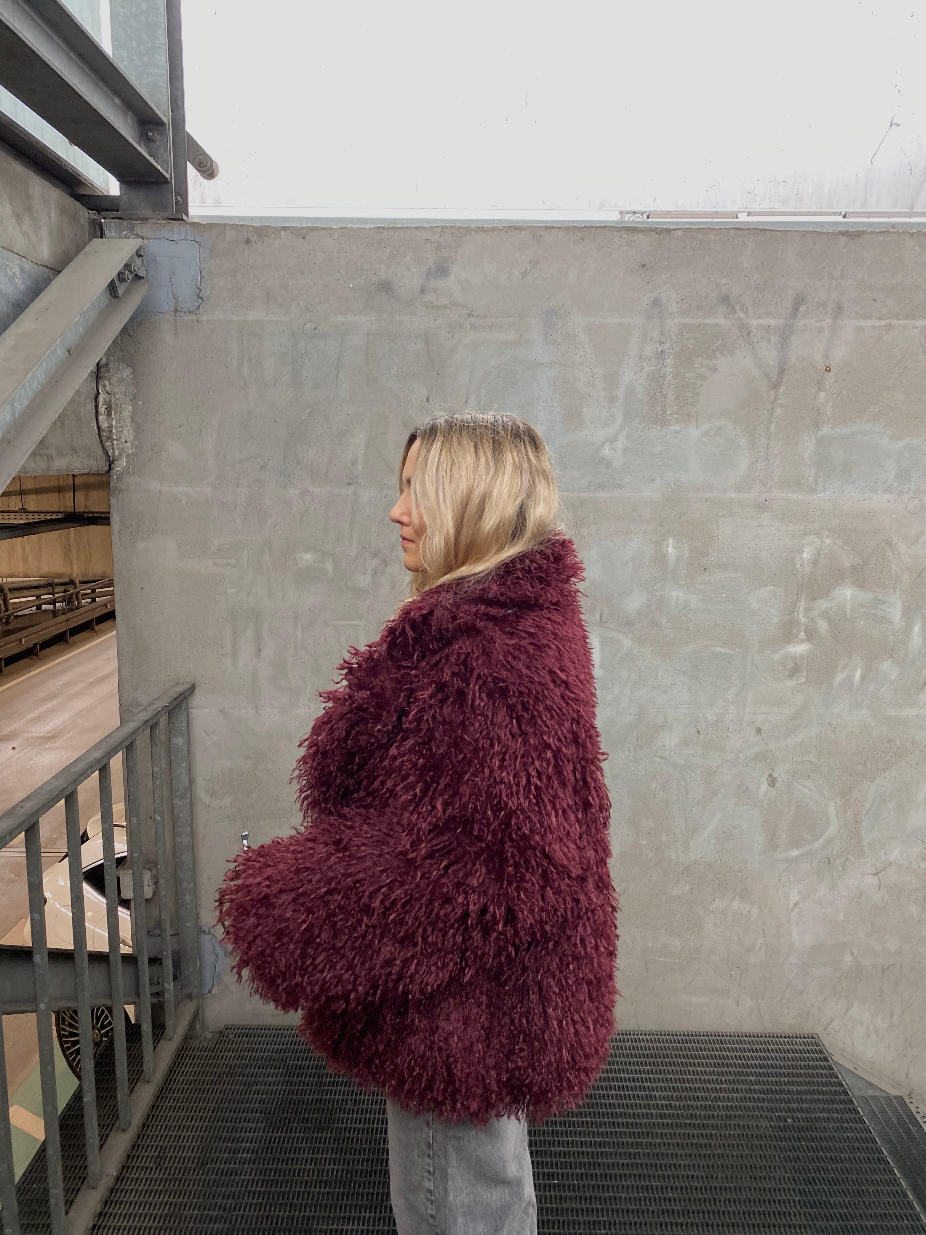 Dirbtiniai lamos kailiniai “Burgundy Dream”