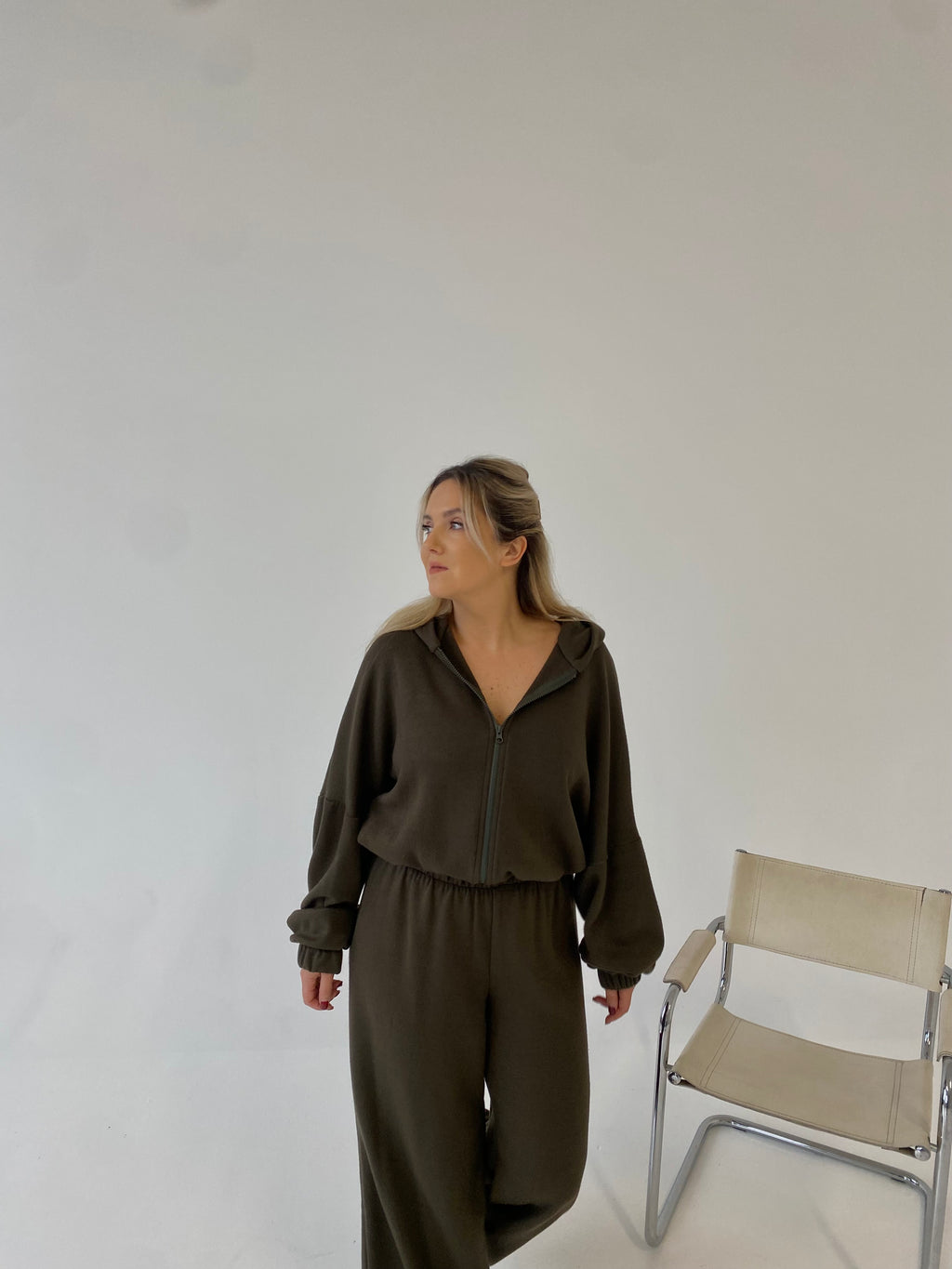 Šiltas megztas laisvalaikio komplektas su vilna “Wool Cozy Khaki Set”