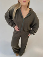 Šiltas megztas laisvalaikio komplektas su vilna “Wool Cozy Khaki Set”