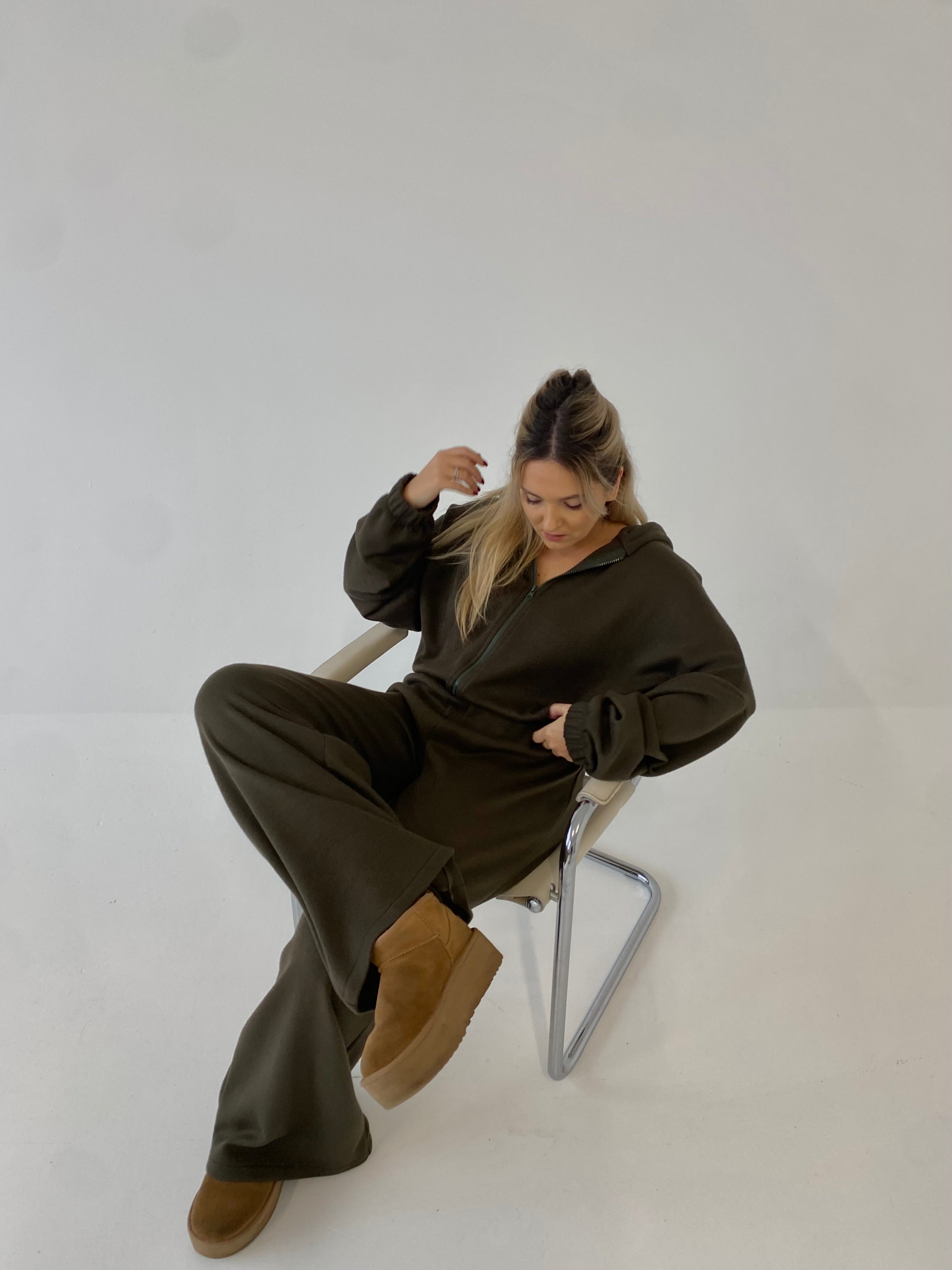 Šiltas megztas laisvalaikio komplektas su vilna “Wool Cozy Khaki Set”