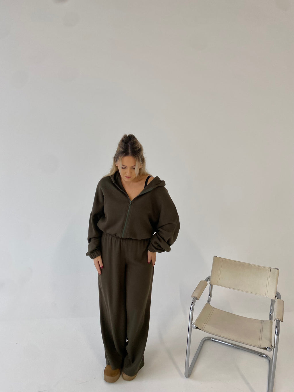 Šiltas megztas laisvalaikio komplektas su vilna “Wool Cozy Khaki Set”