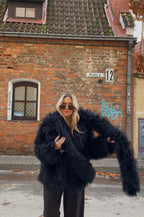 Juodas dirbtinio lamos kailio šalikas “Black Lama Faux Fur Scarf 2m”