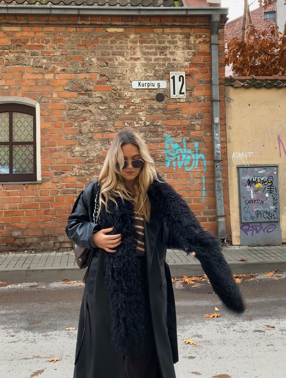 Juodas dirbtinio lamos kailio šalikas “Black Lama Faux Fur Scarf 2m”