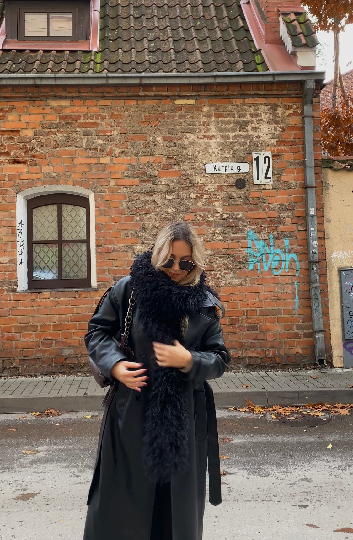 Juodas dirbtinio lamos kailio šalikas “Black Lama Faux Fur Scarf 2m”