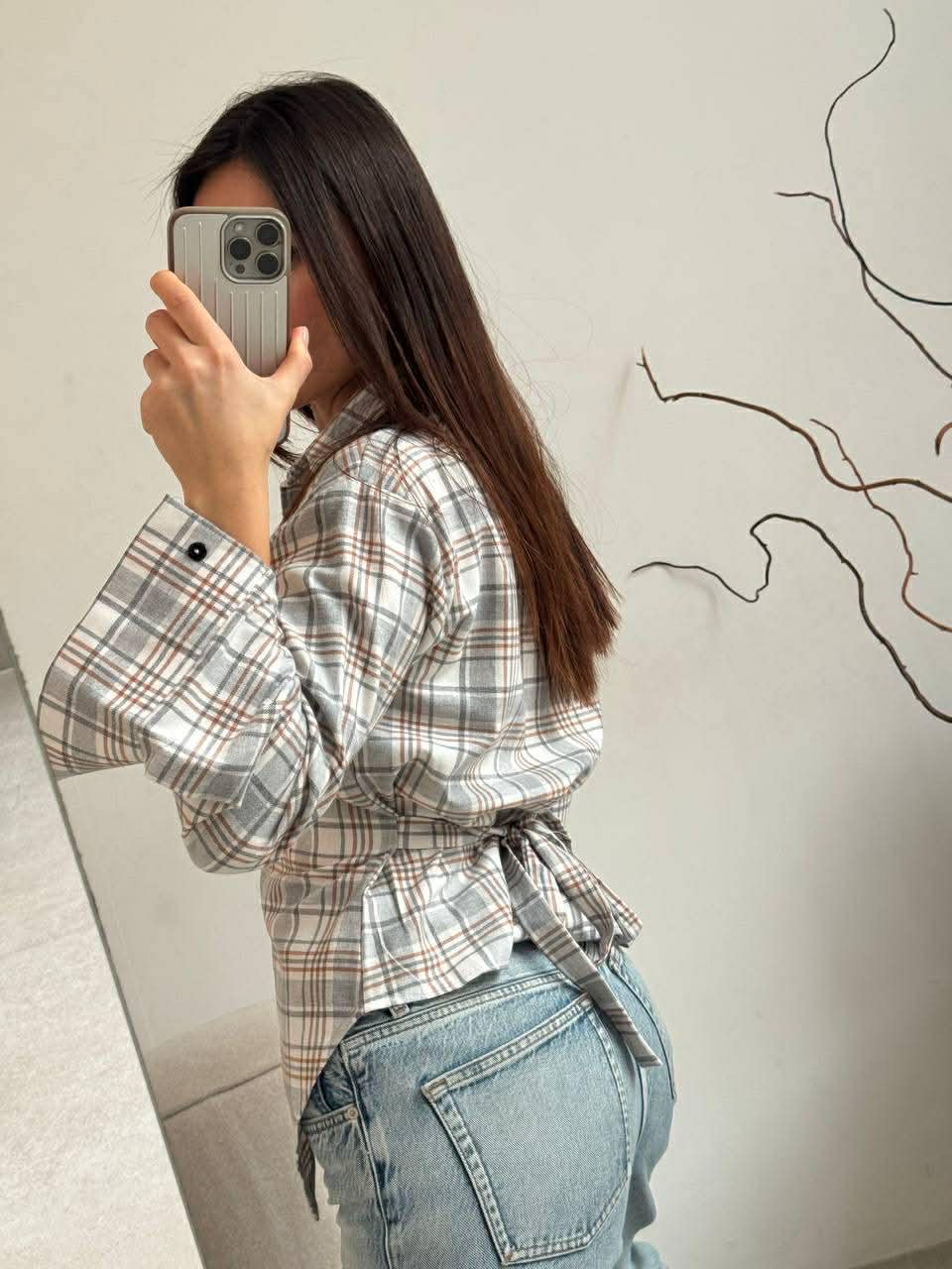 Languoti šviesiai pilki su nude įliemenuoti marškiniai „Aurelia Tie Waist Shirt“