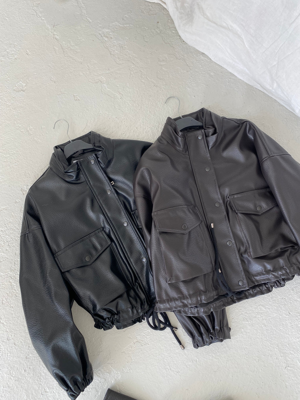 Šokoladinė premium oversize dirbtinės odos striukė „Arlette High Neck Jacket“