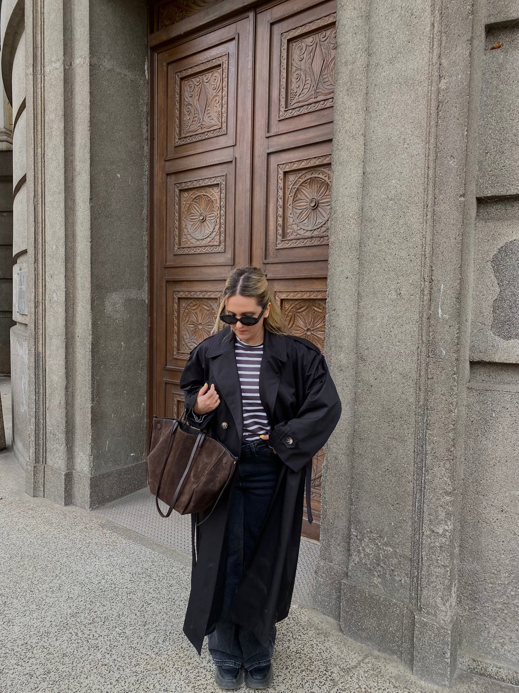 Juodas premium ilgas lietpaltis „Elysian Trench Coat“