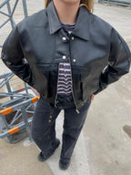 Juoda eko odos stilinga striukė „Kaia Urban Jacket“