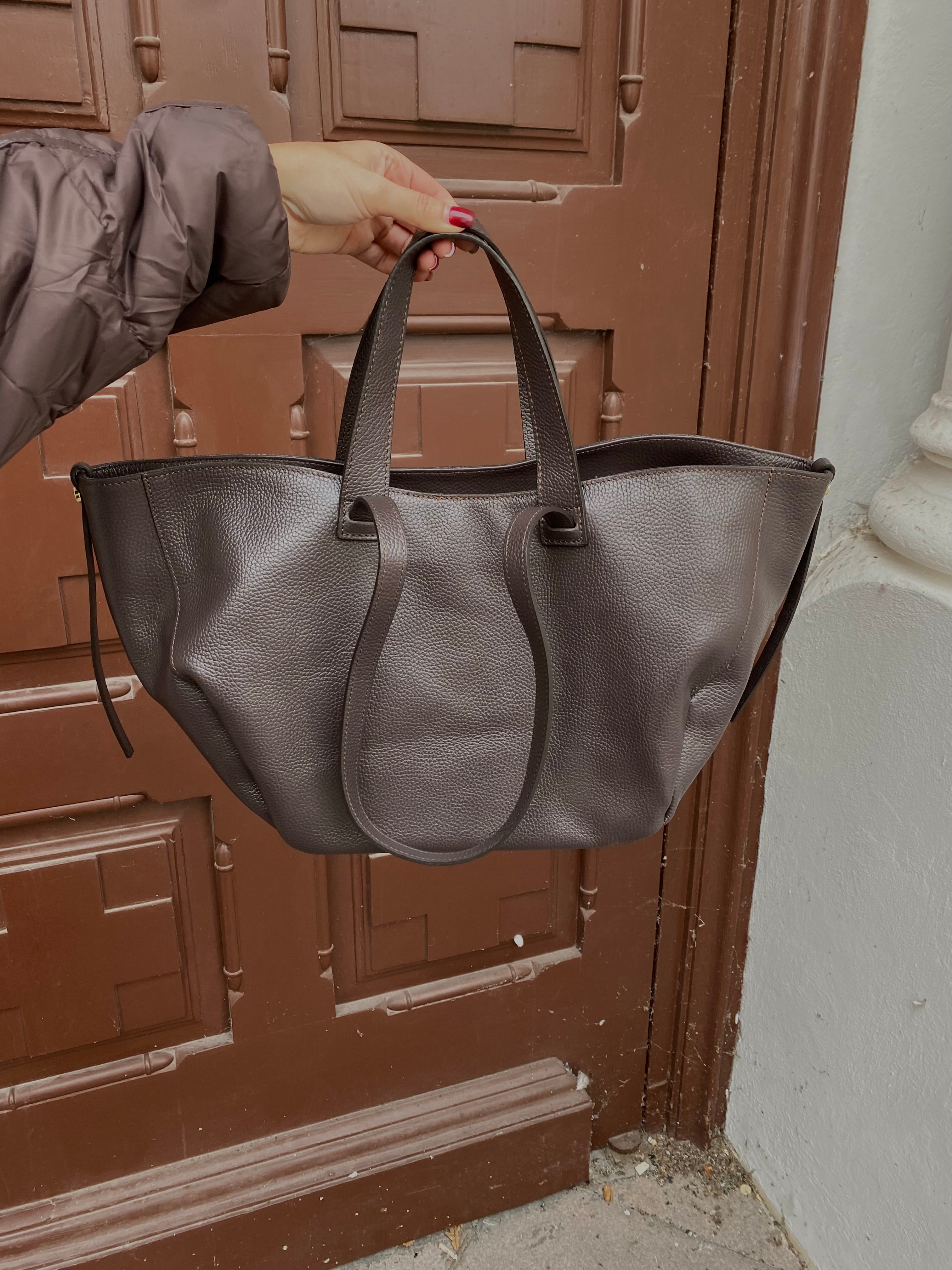 Natūralios odos šokoladinės spalvos rankinė “Chocolate Leather Elegance”