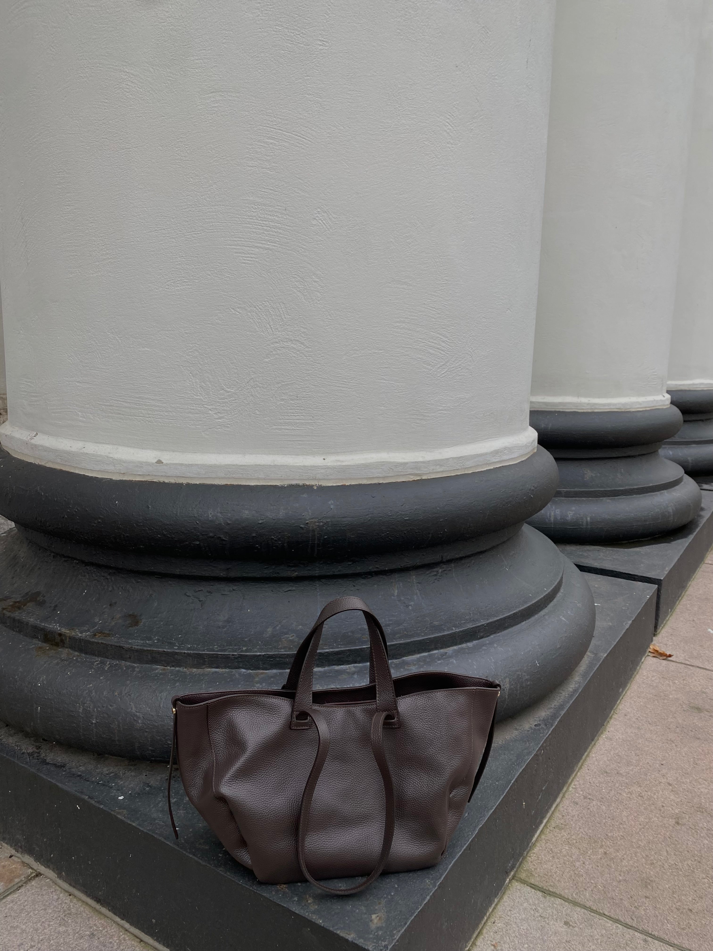 Natūralios odos šokoladinės spalvos rankinė “Chocolate Leather Elegance”