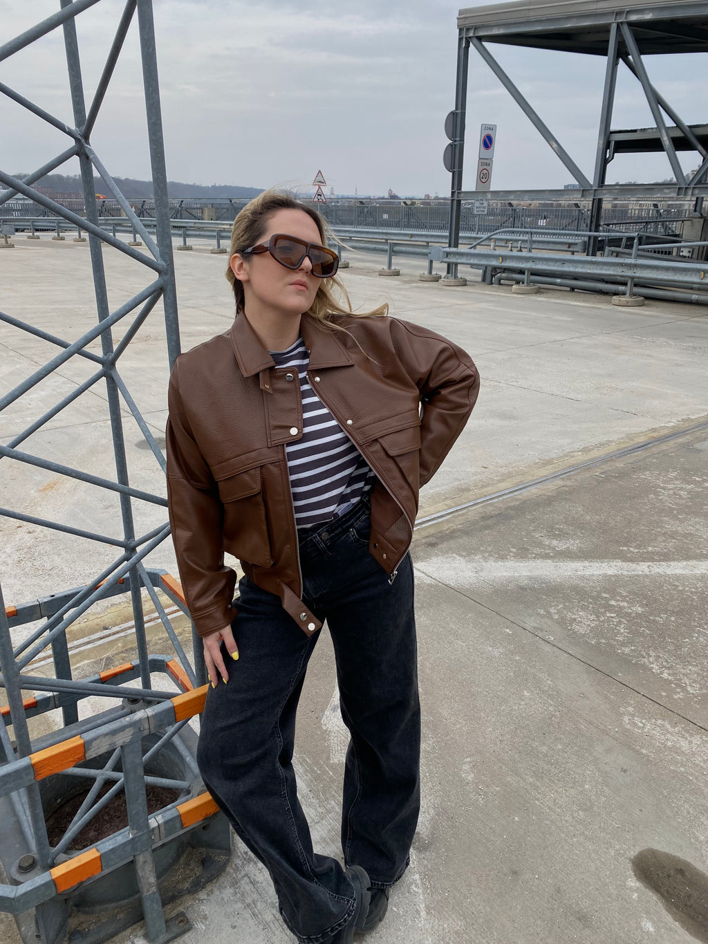 Ruda eko odos stilinga striukė „Kaia Urban Jacket“