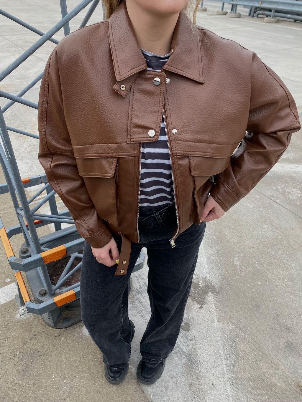 Ruda eko odos stilinga striukė „Kaia Urban Jacket“