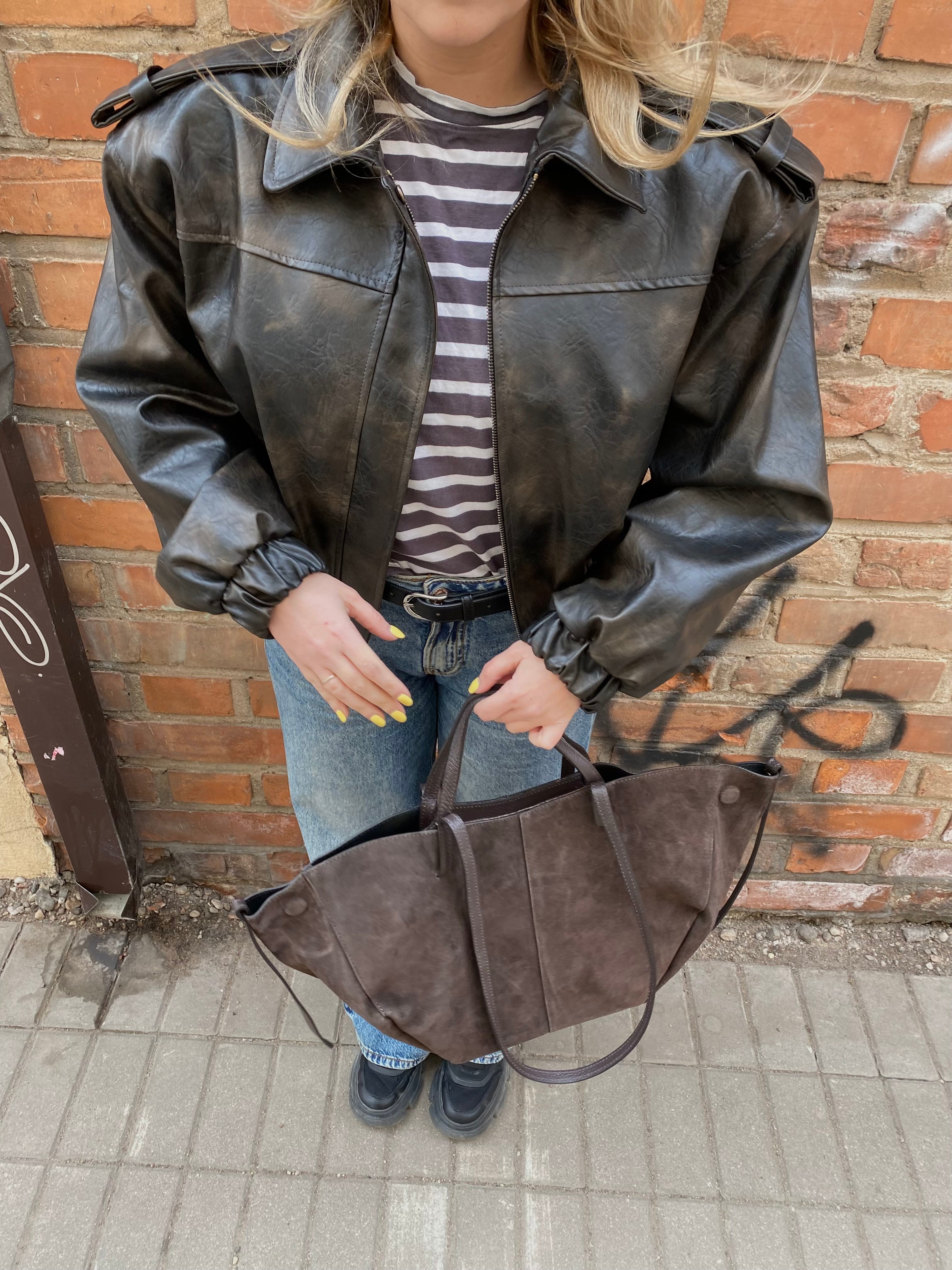 Premium tamsi chaki dirbtinės odos striukė su petukais „Velmora Structured Jacket“