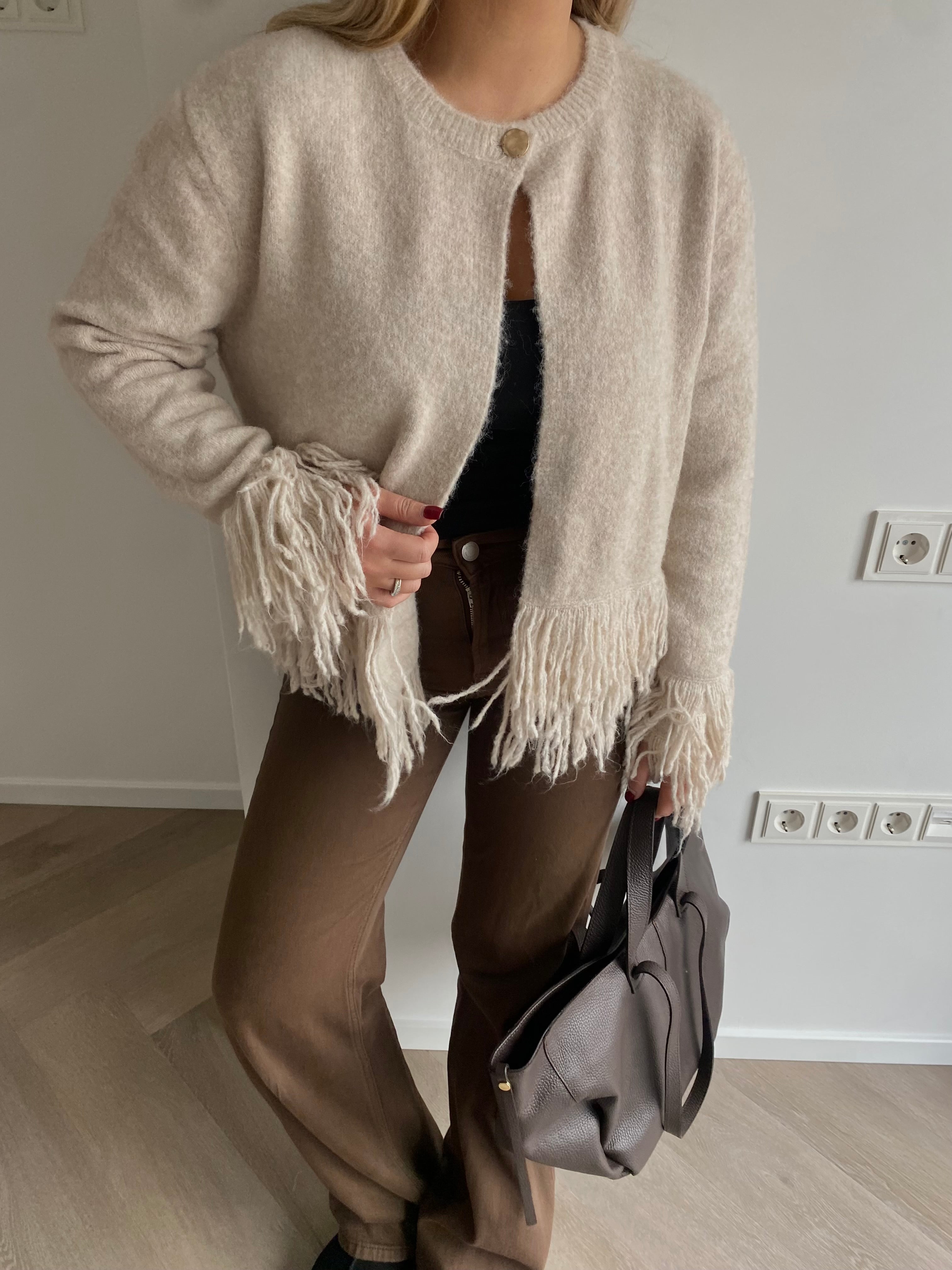 Kreminis kardiganas su kutais “Cream Tassel Cardigan”