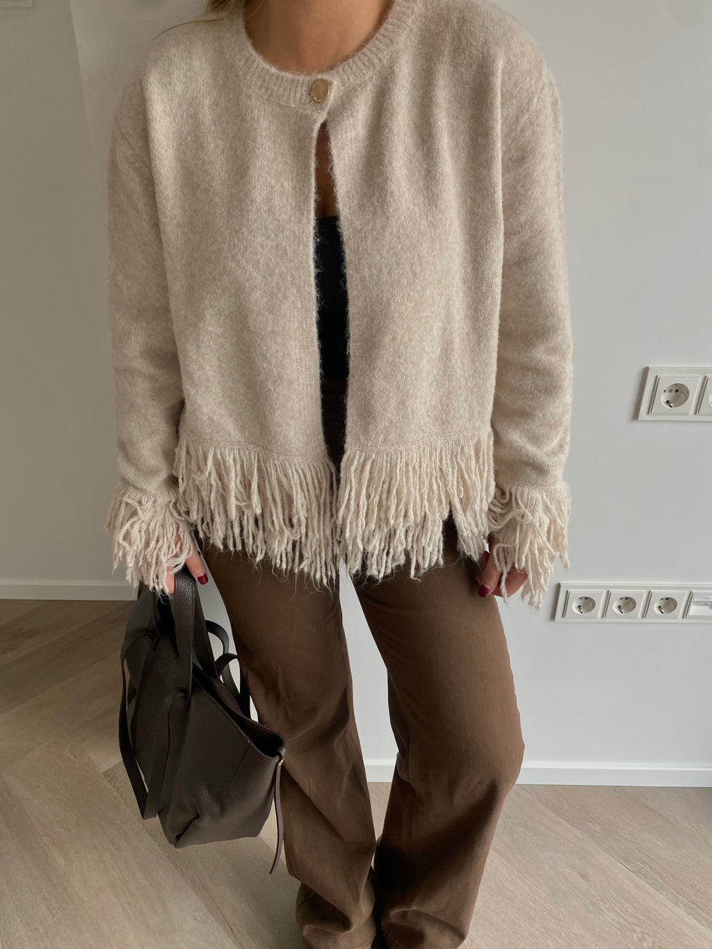 Kreminis kardiganas su kutais “Cream Tassel Cardigan”