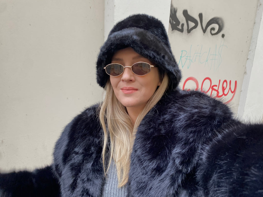 Juoda dirbtinio kailio bucket hat kepurė “Black Luxe Faux Fur Bucket Hat”