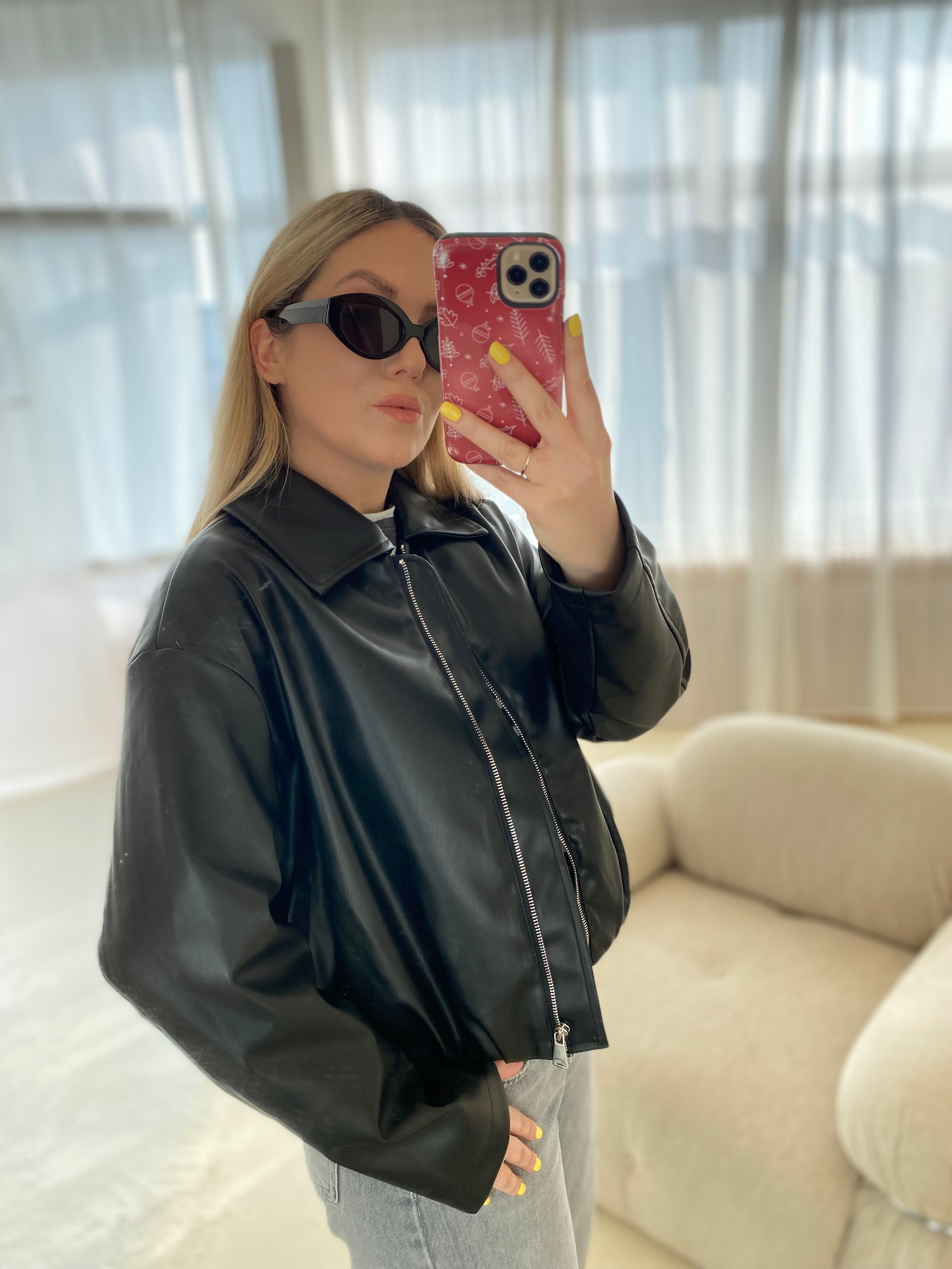 Juoda eko odos striukė su įsiuvu nugaroje „Noire Form Jacket“